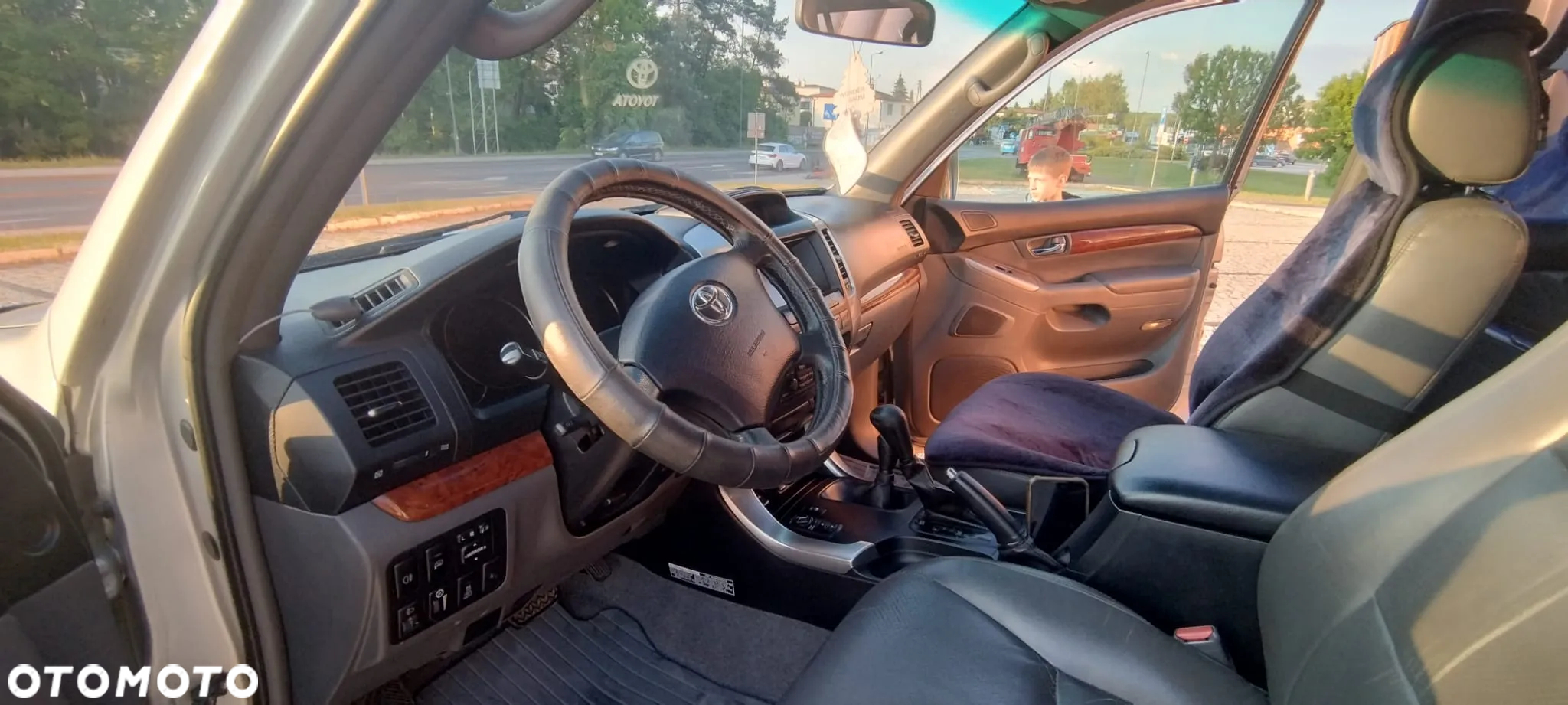 Toyota Land Cruiser - 10