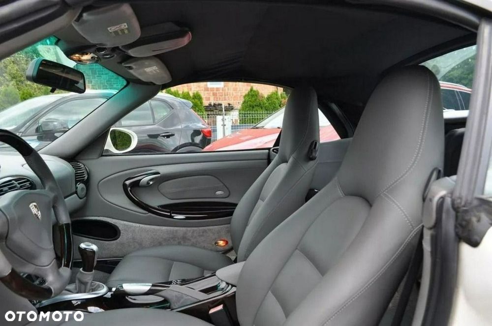 Porsche 911 Carrera - 21