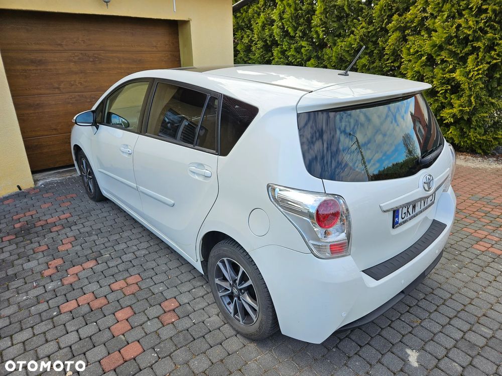 Toyota Verso 2.0 D-4D 5-Sitzer - 6
