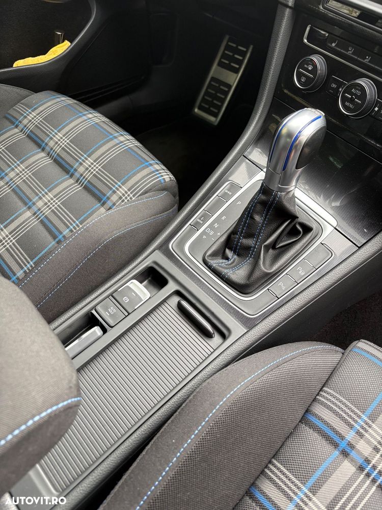 Volkswagen Golf - 17