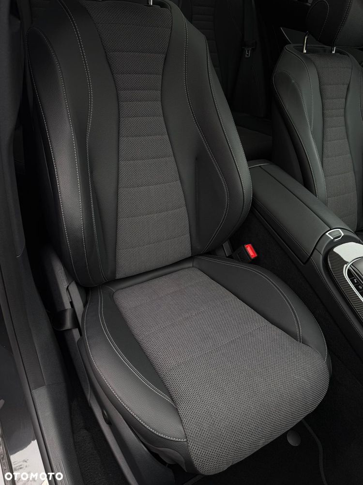 Mercedes-Benz Klasa E 200 4Matic 9G-TRONIC AMG Line - 36