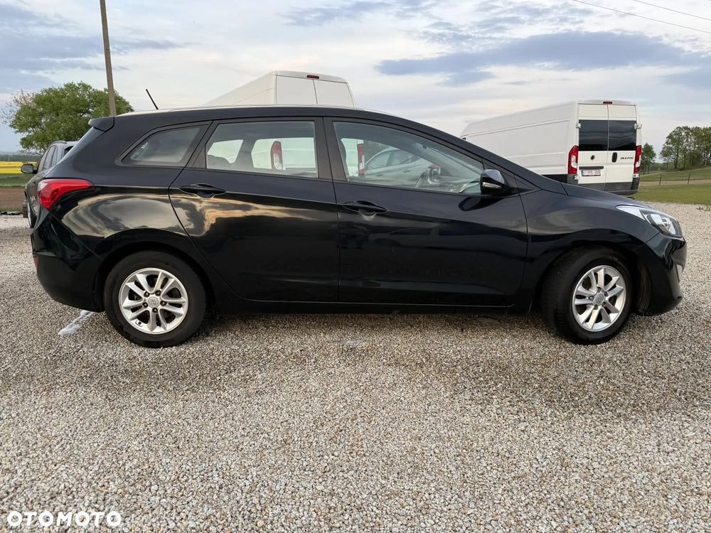 Hyundai i30 Kombi 1.6 GDi DCT Style - 3