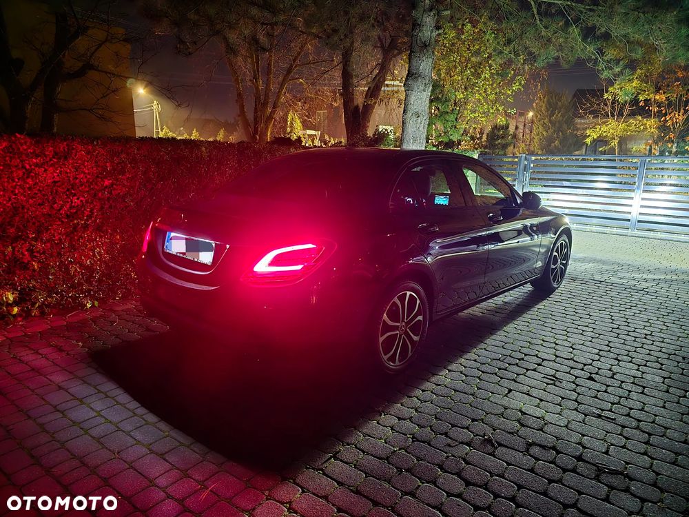 Mercedes-Benz Klasa C 220 d 4MATIC 9G-TRONIC - 2
