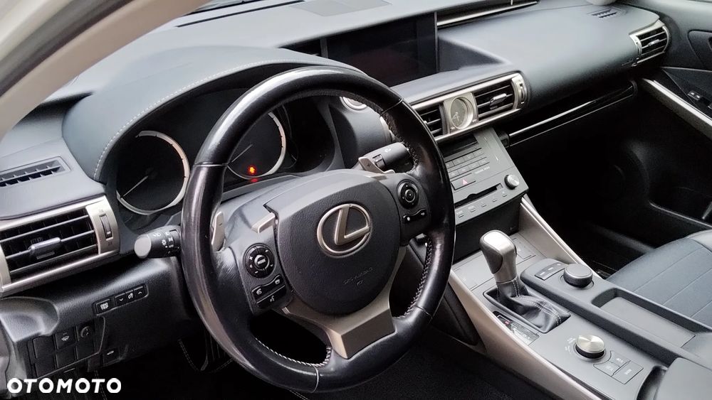 Lexus IS 200t Elite - 8