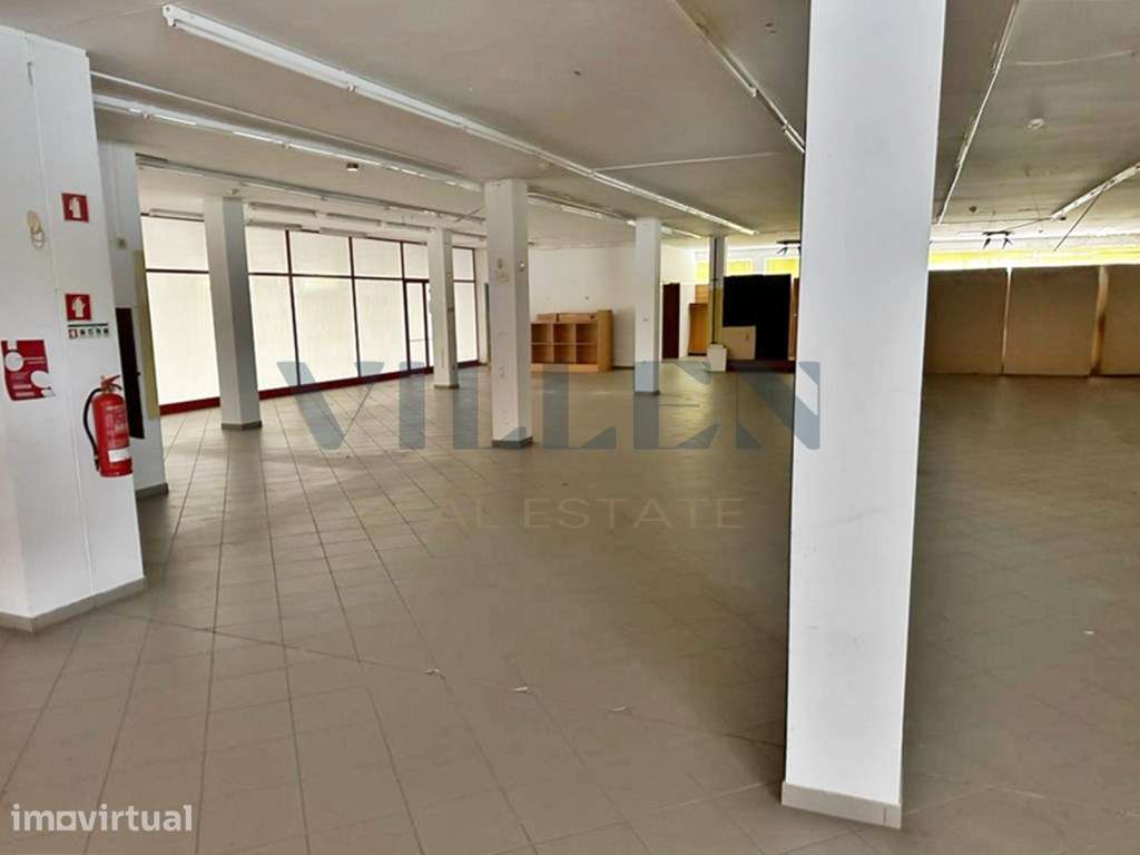 Loja com 248m2 na Grocenter - Vila Nova de Famalicão - Grande imagem: 3/5