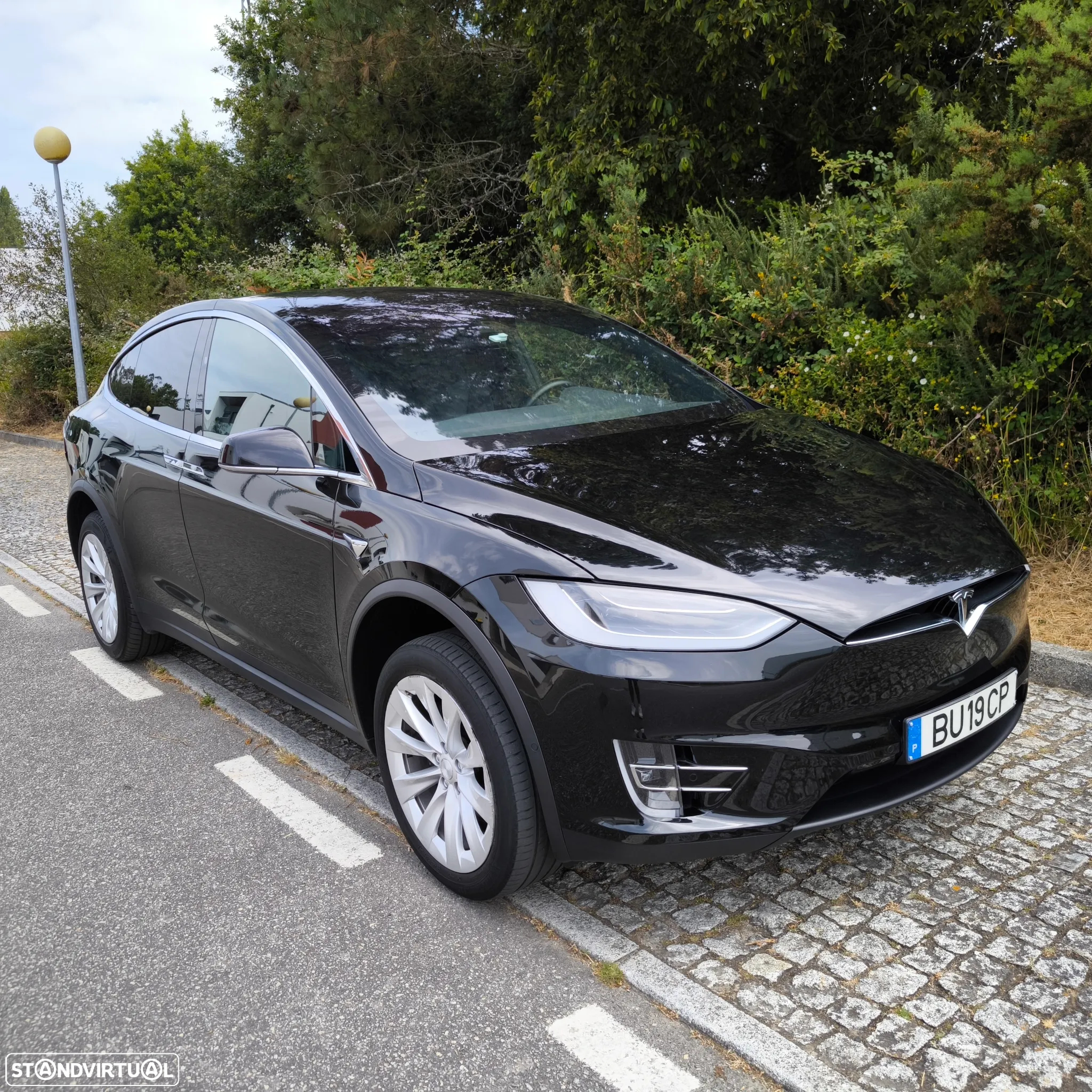 Tesla Model X - 4
