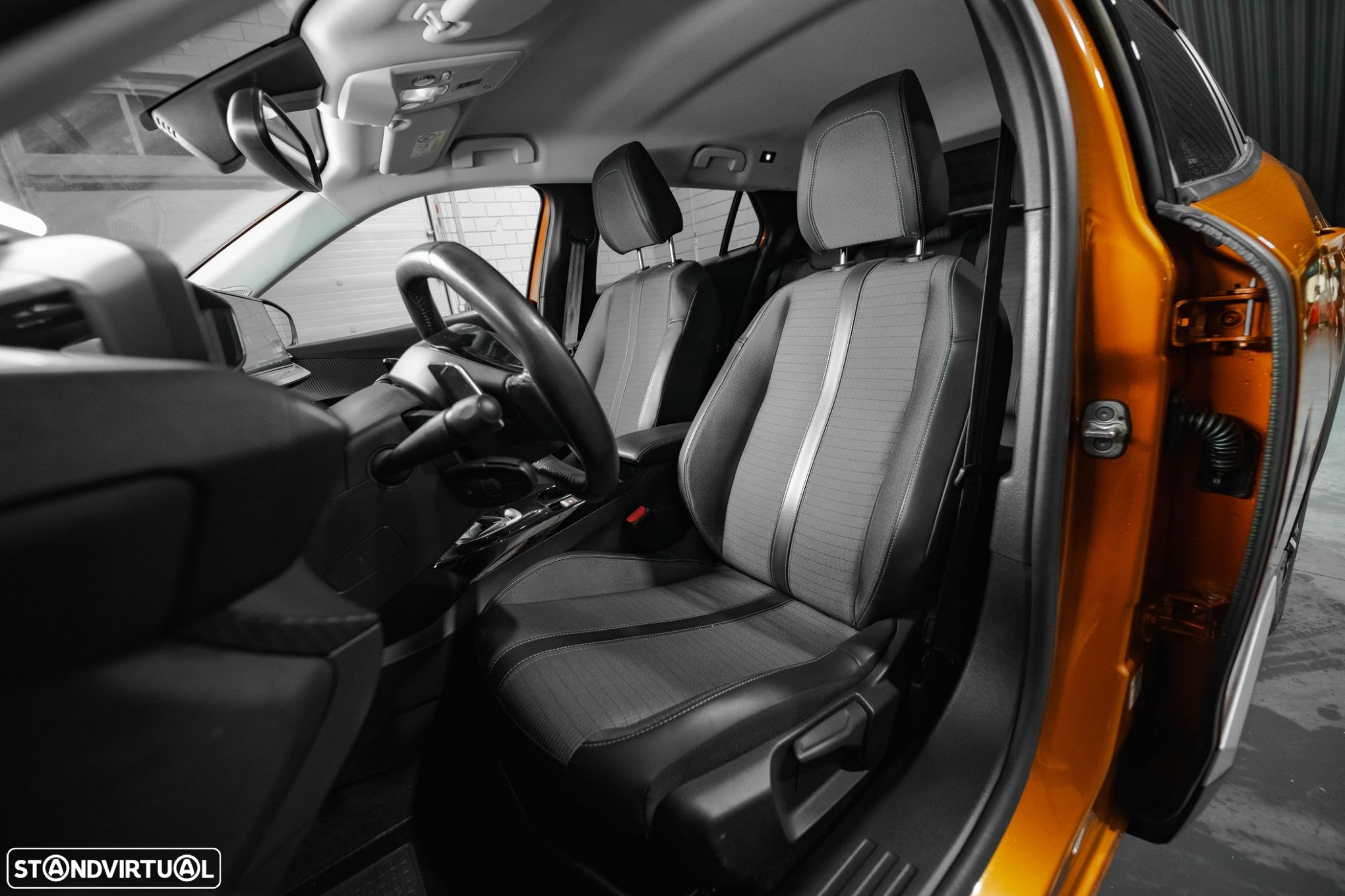 Peugeot 2008 1.2 PureTech Allure EAT8 - 5
