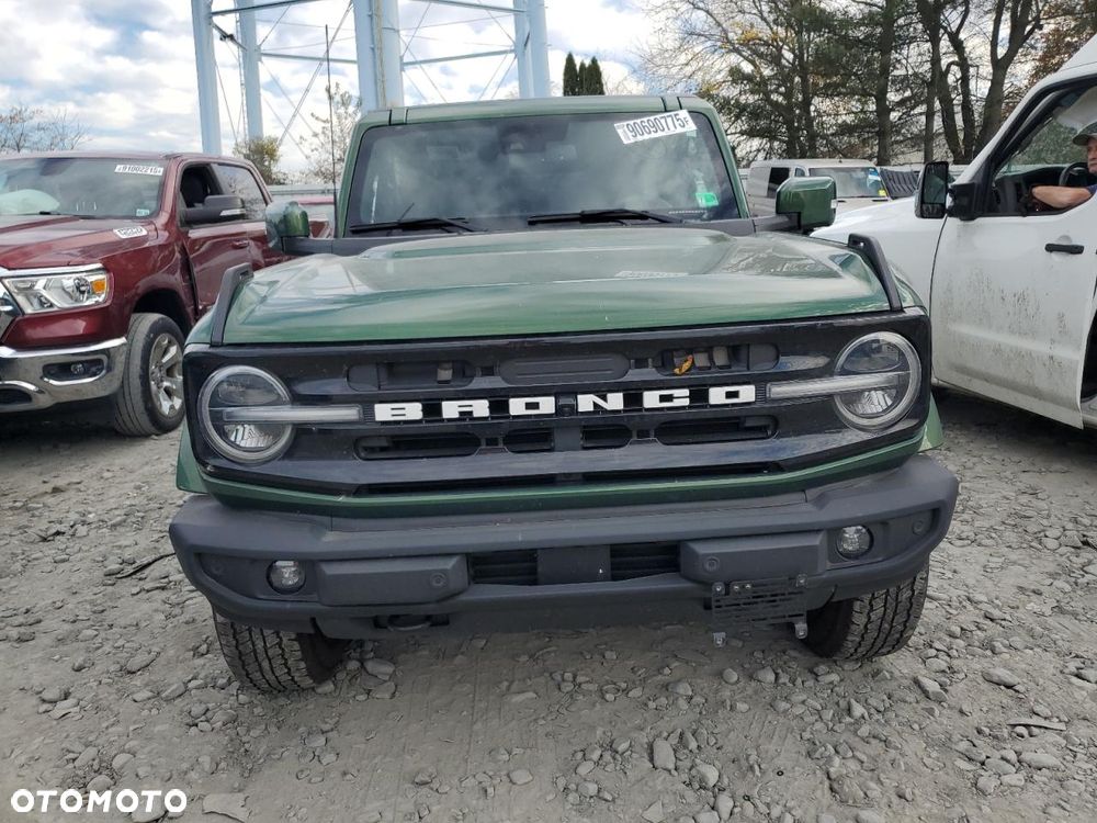 Ford Bronco - 6