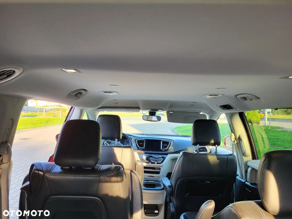 Chrysler Pacifica - 10