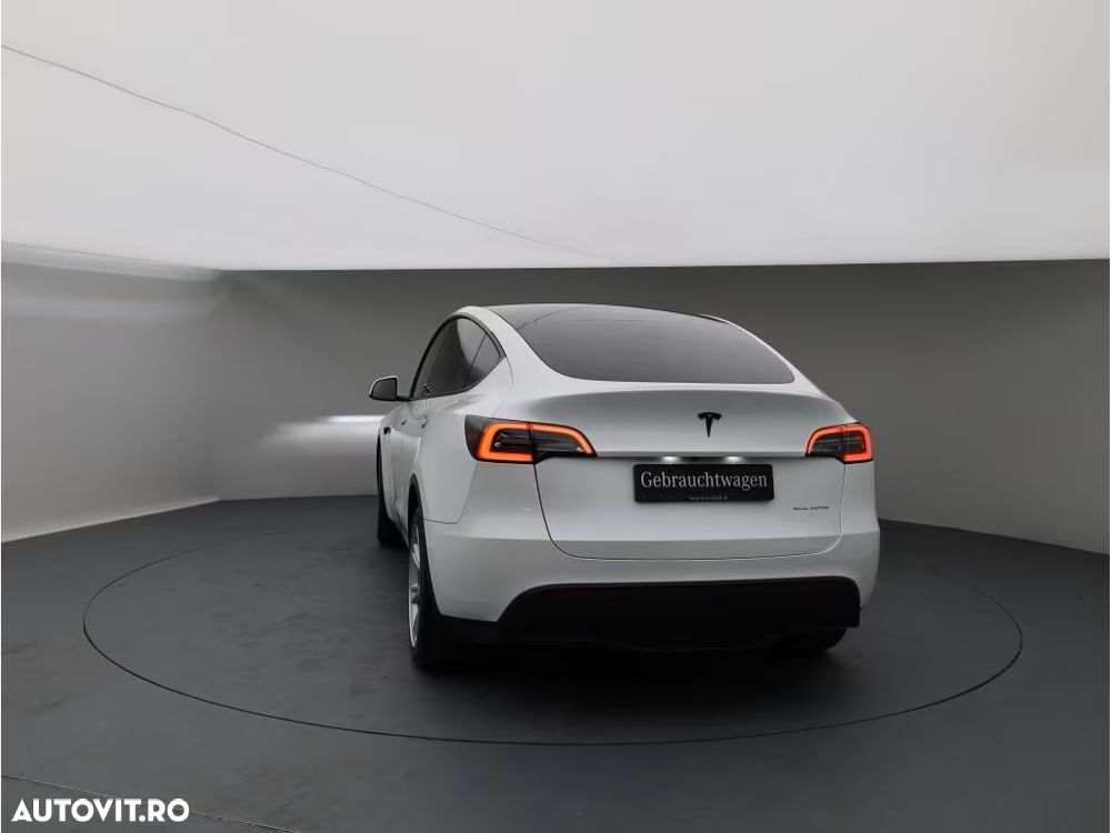 Tesla Model Y AWD Performance - 4