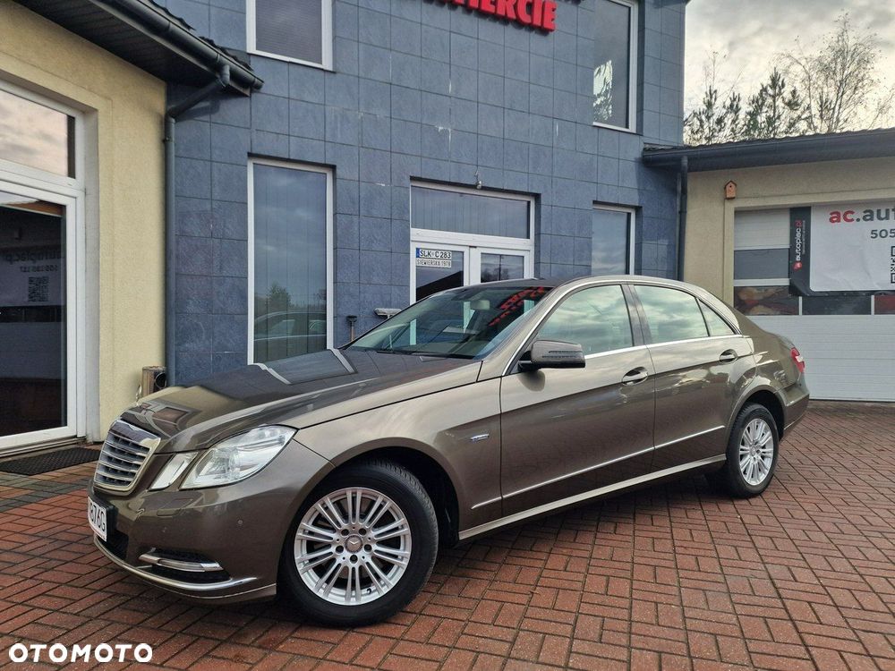 Mercedes-Benz Klasa E 250 BlueEFFICIENCY 7G-TRONIC Elegance - 12