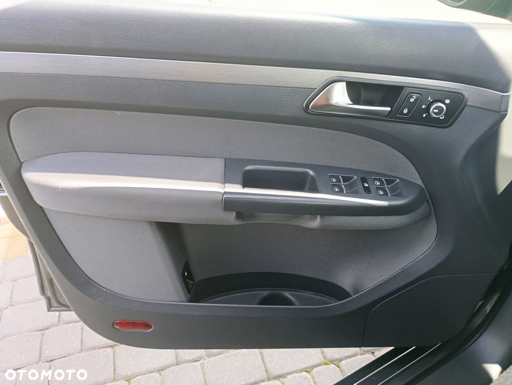 Volkswagen Touran 2.0 TDI BMT Comfortline Plus DSG - 27