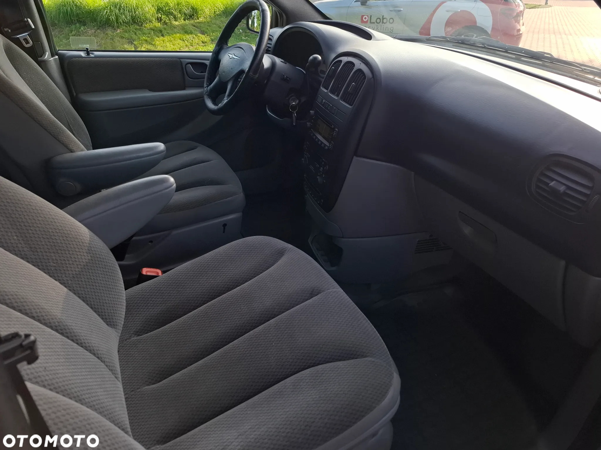 Chrysler Voyager 3.3 LX - 6