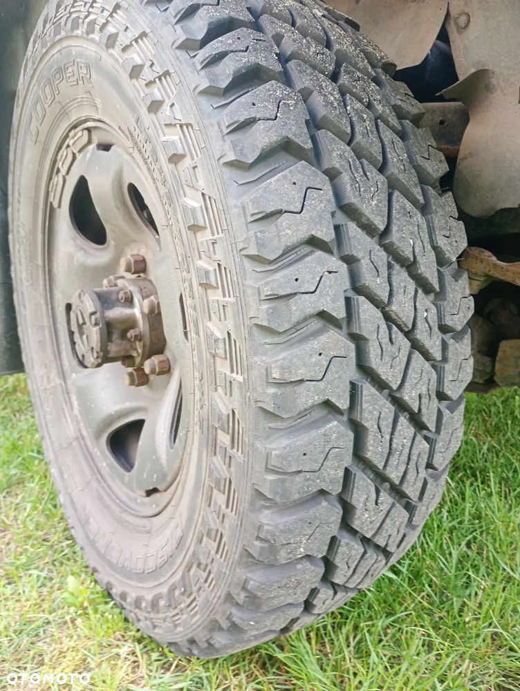 Toyota Hilux 4WD DLX - 30
