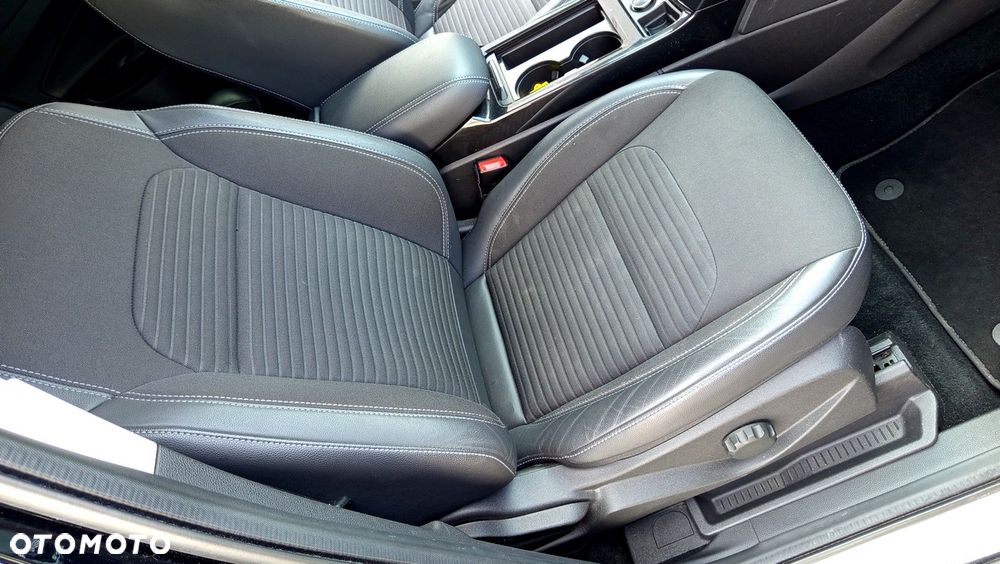 Ford Kuga 1.5 EcoBoost 2x4 ST-Line - 22