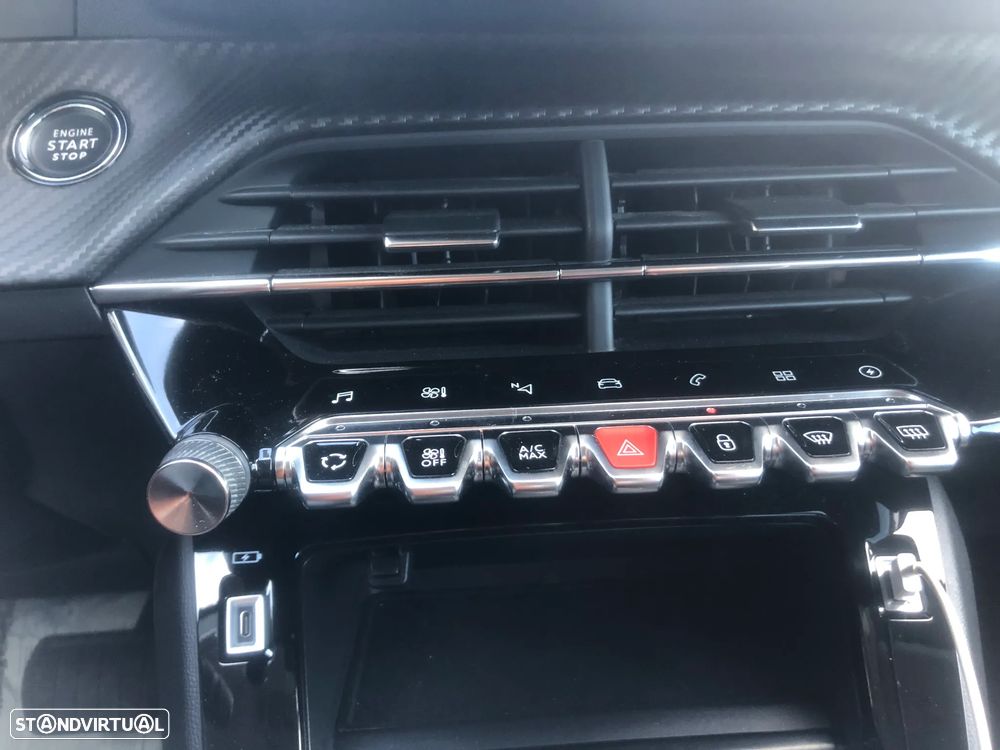 Peugeot e-208 Allure - 10