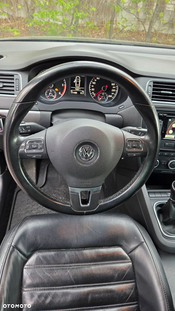 Volkswagen Jetta - 25