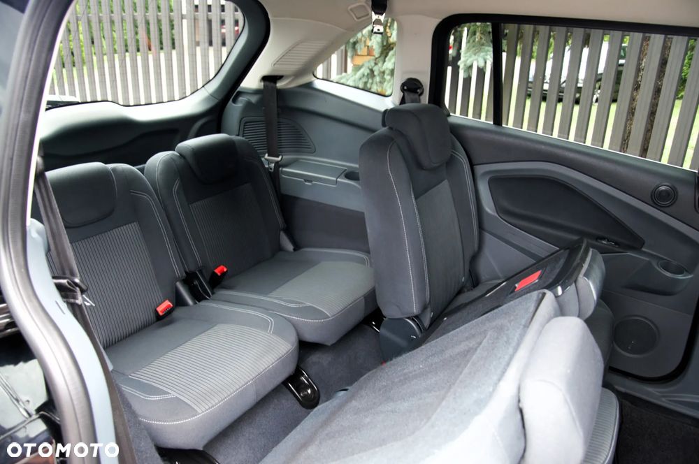 Ford Grand C-MAX - 26