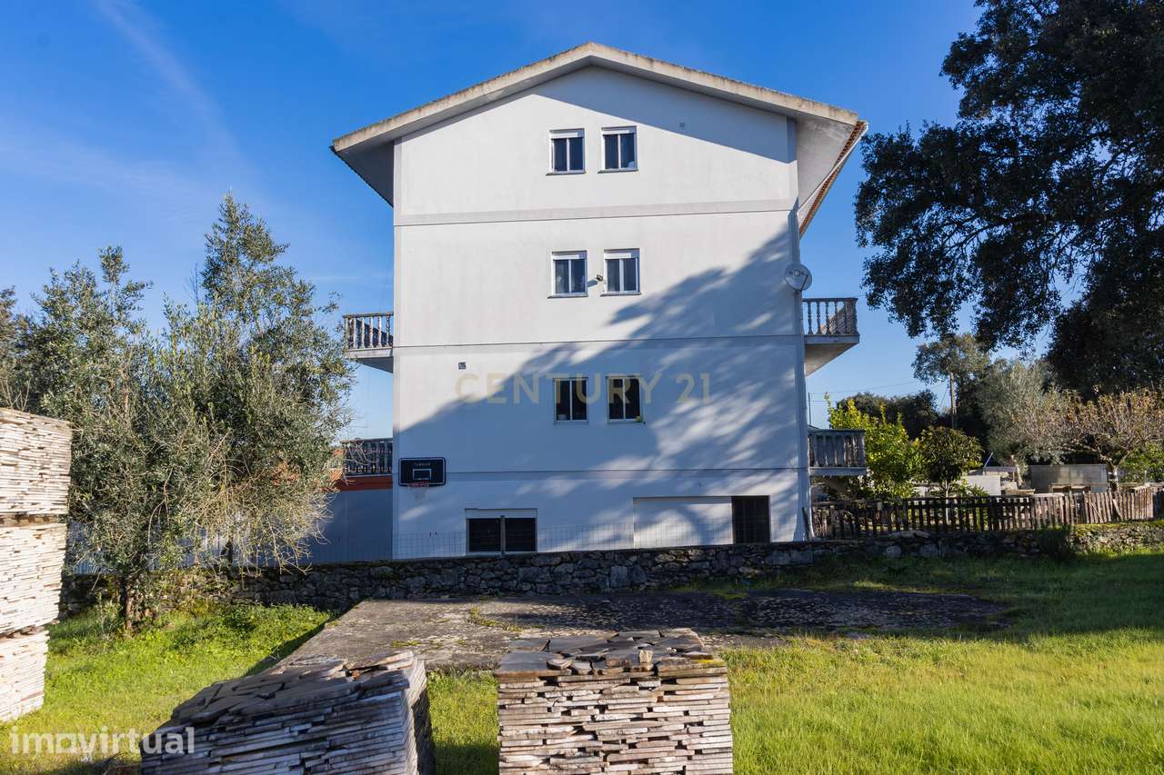 Moradia multifamiliar com rendimento imediato | 2.000 m² de terreno | - Grande imagem: 3/34