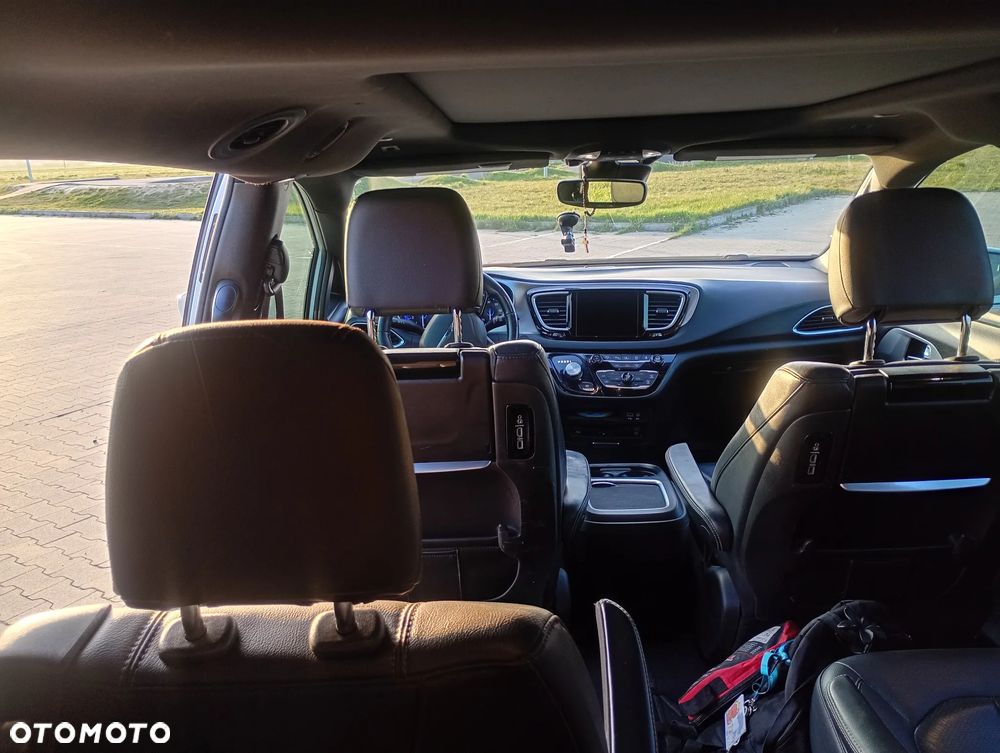 Chrysler Pacifica - 11