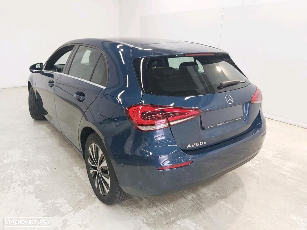 Mercedes-Benz A 250 e Style Plus - 4