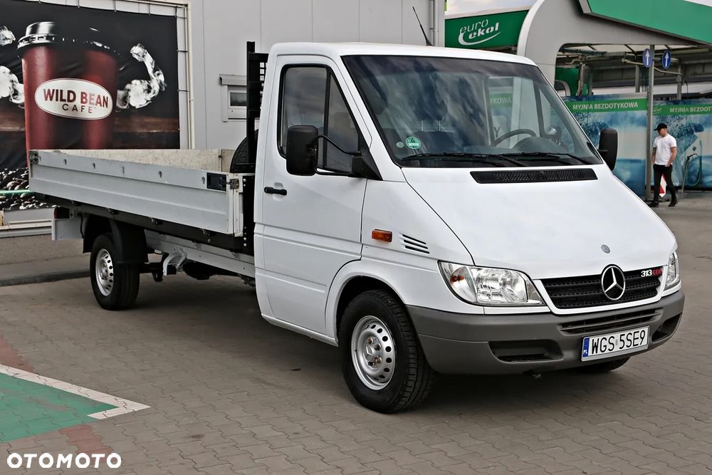 Mercedes-Benz Sprinter - 11