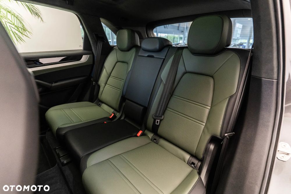 Porsche Cayenne Turbo E-Hybrid PHEV - 13
