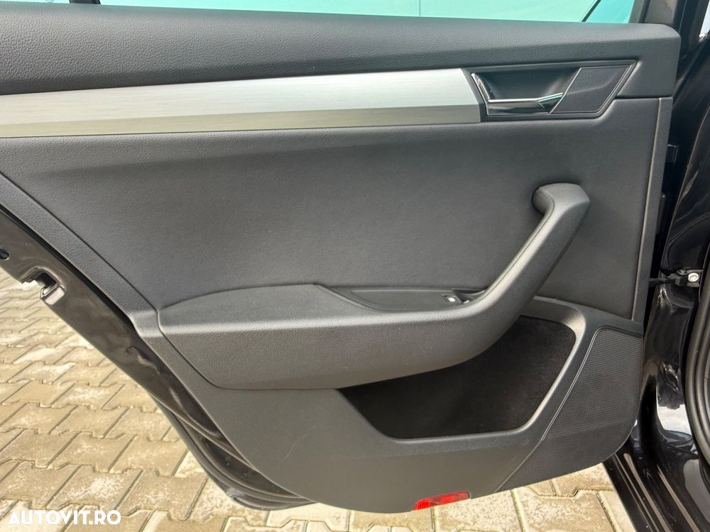 Skoda Superb 2.0 TDI DSG Active - 16