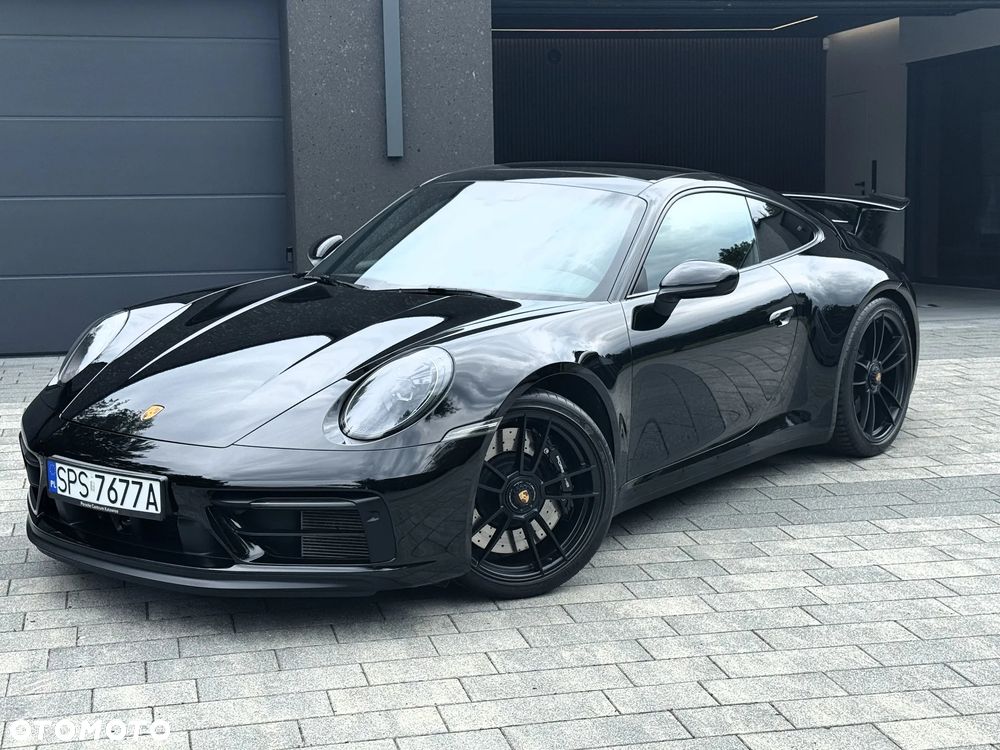 Porsche 911 Carrera 4 GTS - 1