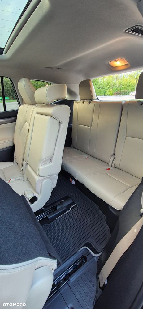 Toyota Highlander 2.5 Hybrid Executive - 23