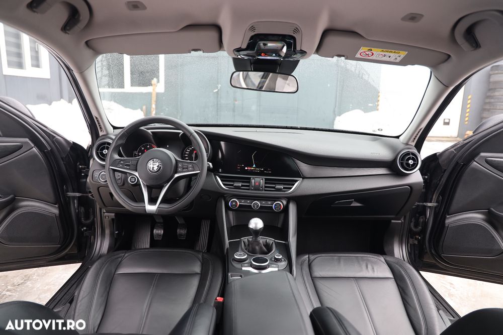 Alfa Romeo Giulia 2.2 - 13