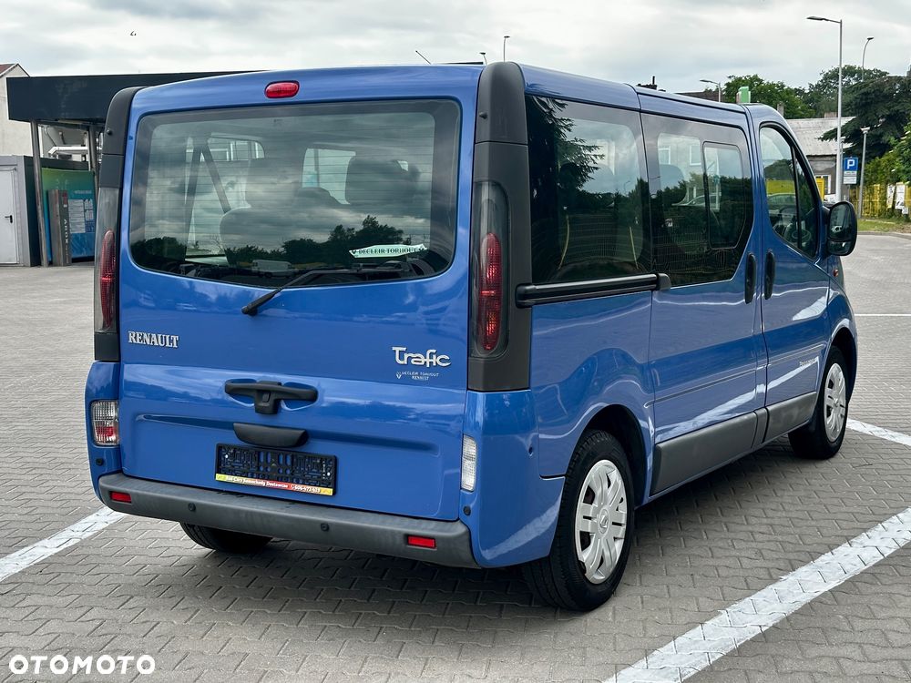 Renault Trafic Passenger - 4