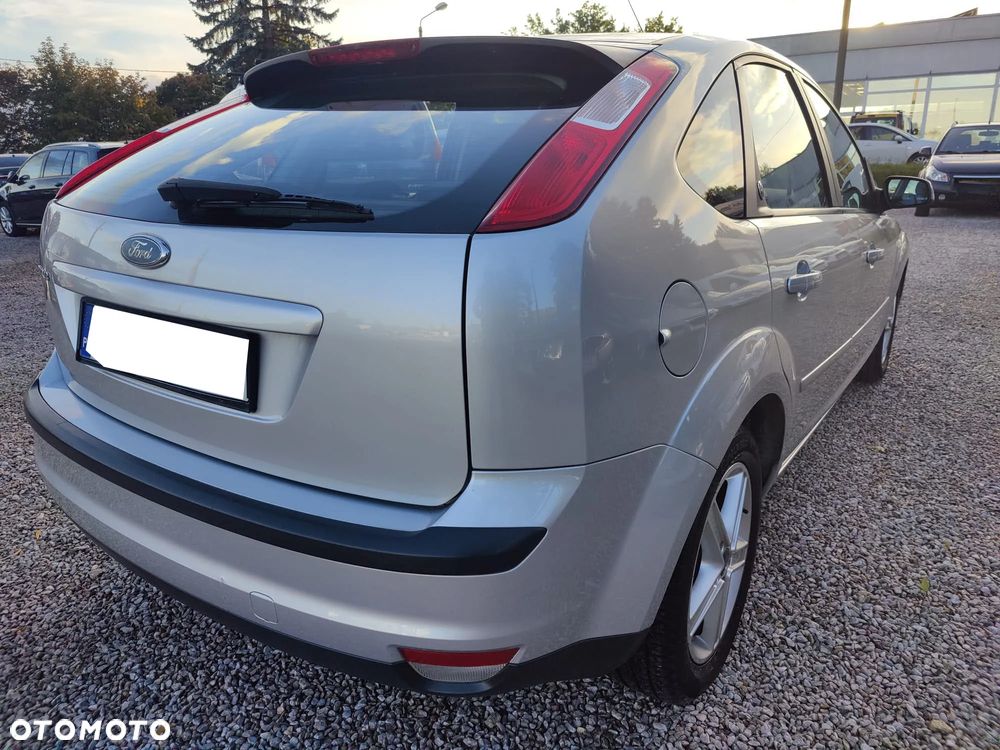 Ford Focus 1.6 Ghia - 23