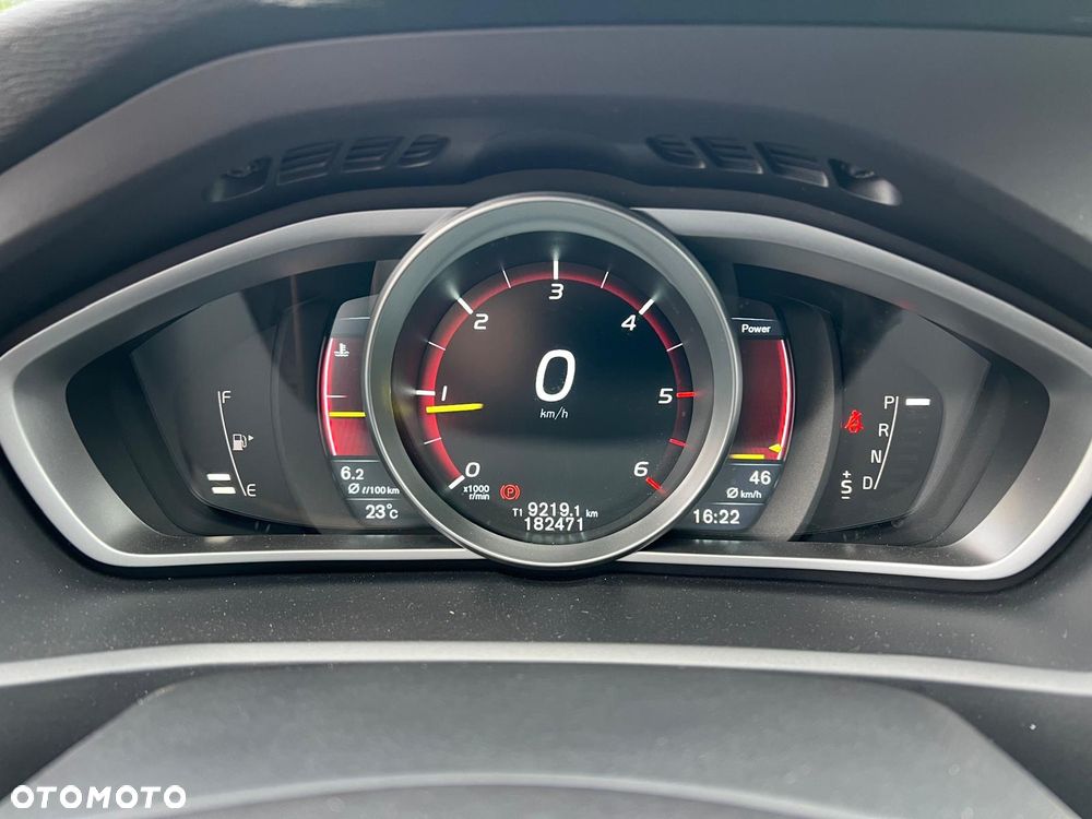 Volvo V40 D4 Geartronic Momentum - 22