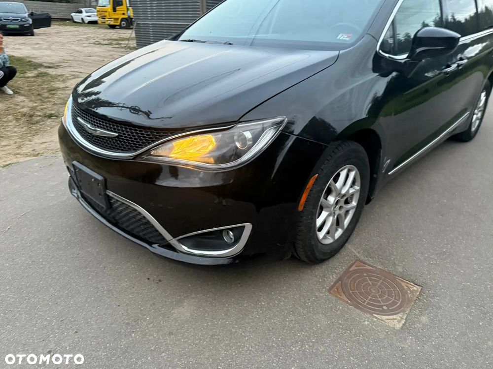 Chrysler Pacifica - 4