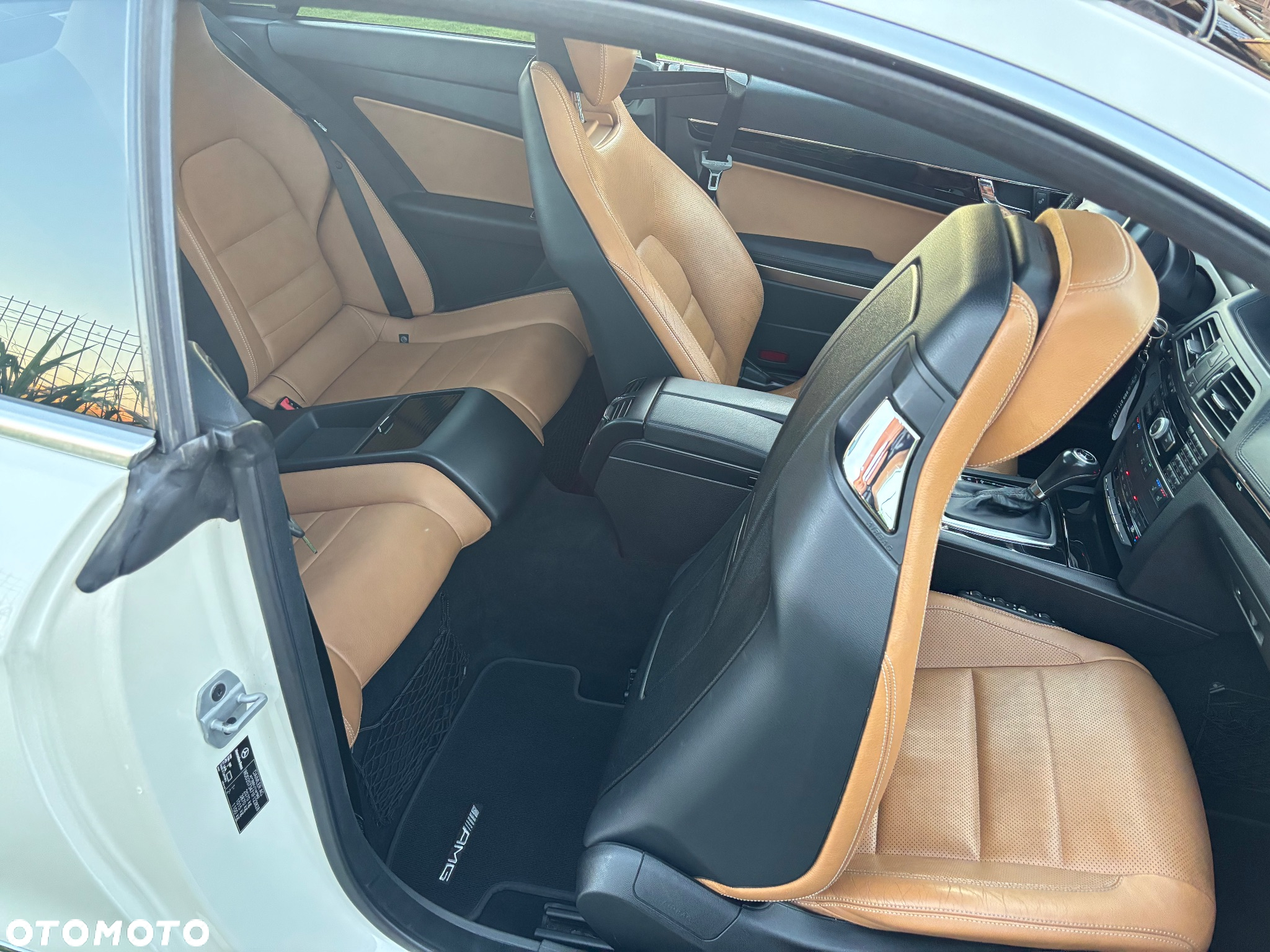 Mercedes-Benz Klasa E 250 CGI Coupe BlueEFFICIENCY Automatik Avantgarde - 14