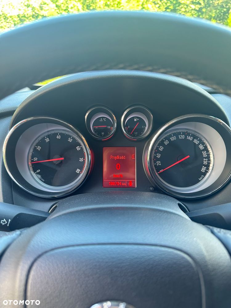 Opel Astra 1.6 Turbo - 4