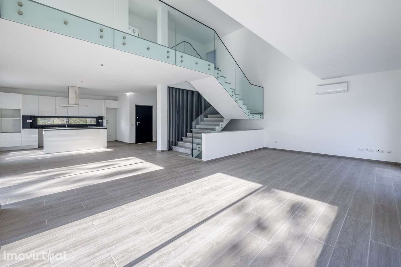 MORADIA MODERNA T4 COM PISCINA, GARAGEM E VISTAS PARA O MAR - ESPARTAL - Grande imagem: 4/49