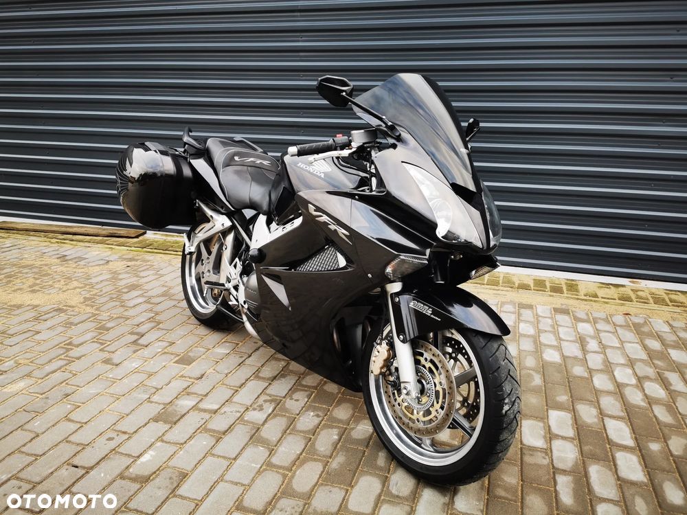 Honda VFR - 28