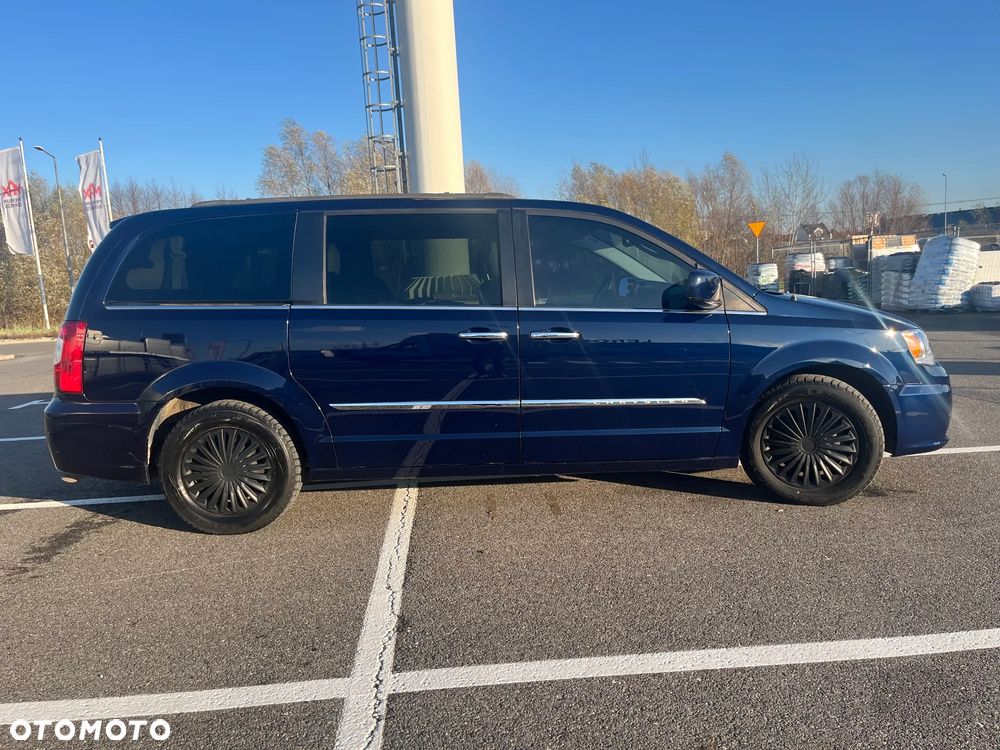 Chrysler Town & Country 3.6 Limited - 4