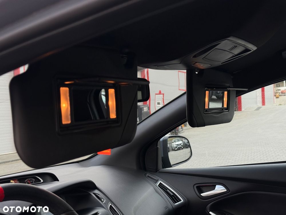 Ford Focus 2.0 EcoBoost ST - 28
