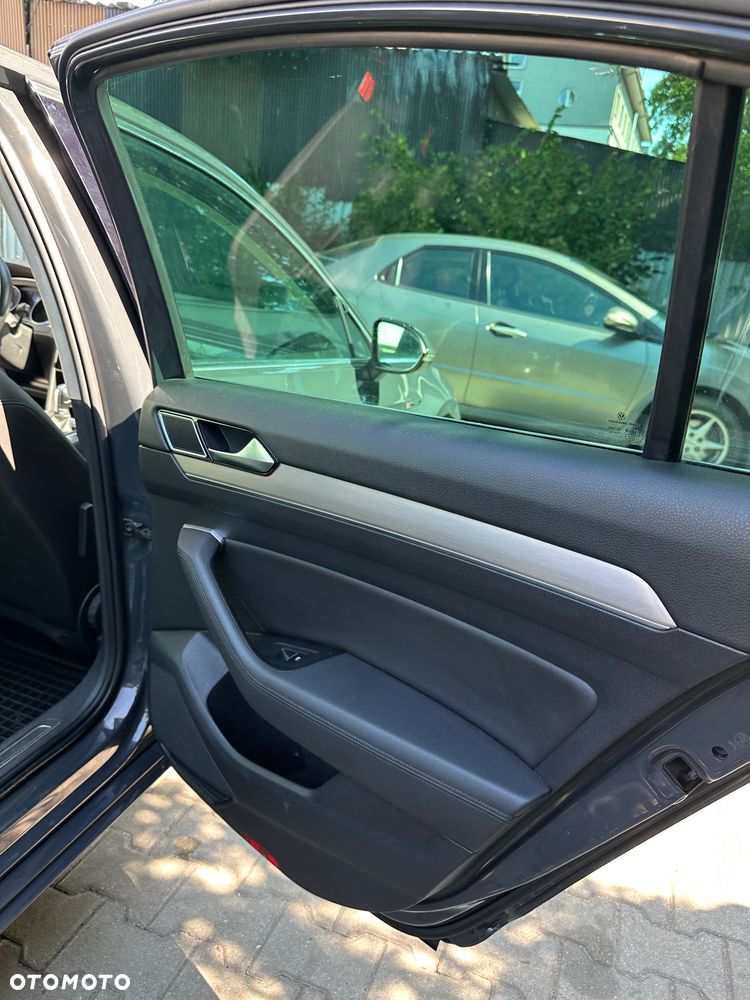 Volkswagen Passat - 16