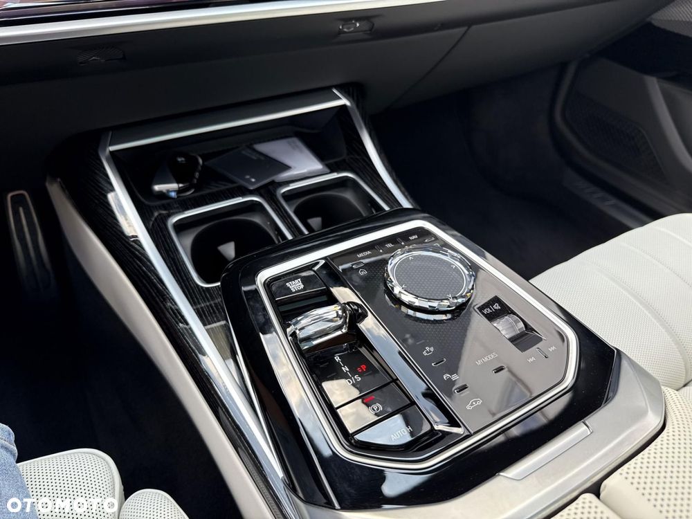 BMW Seria 7 - 16