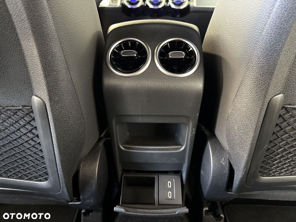 Mercedes-Benz GLB - 26
