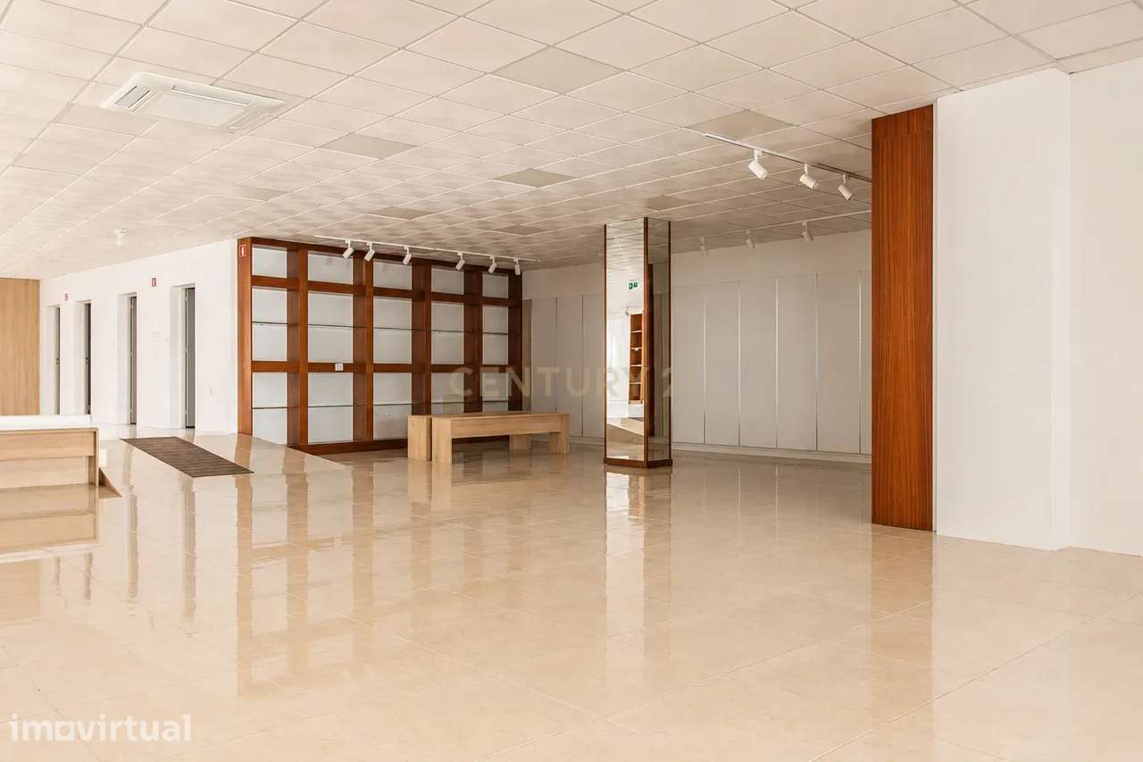 Espaço Comercial de Grande Dimensão no Centro Histórico de Beja - Grande imagem: 2/12
