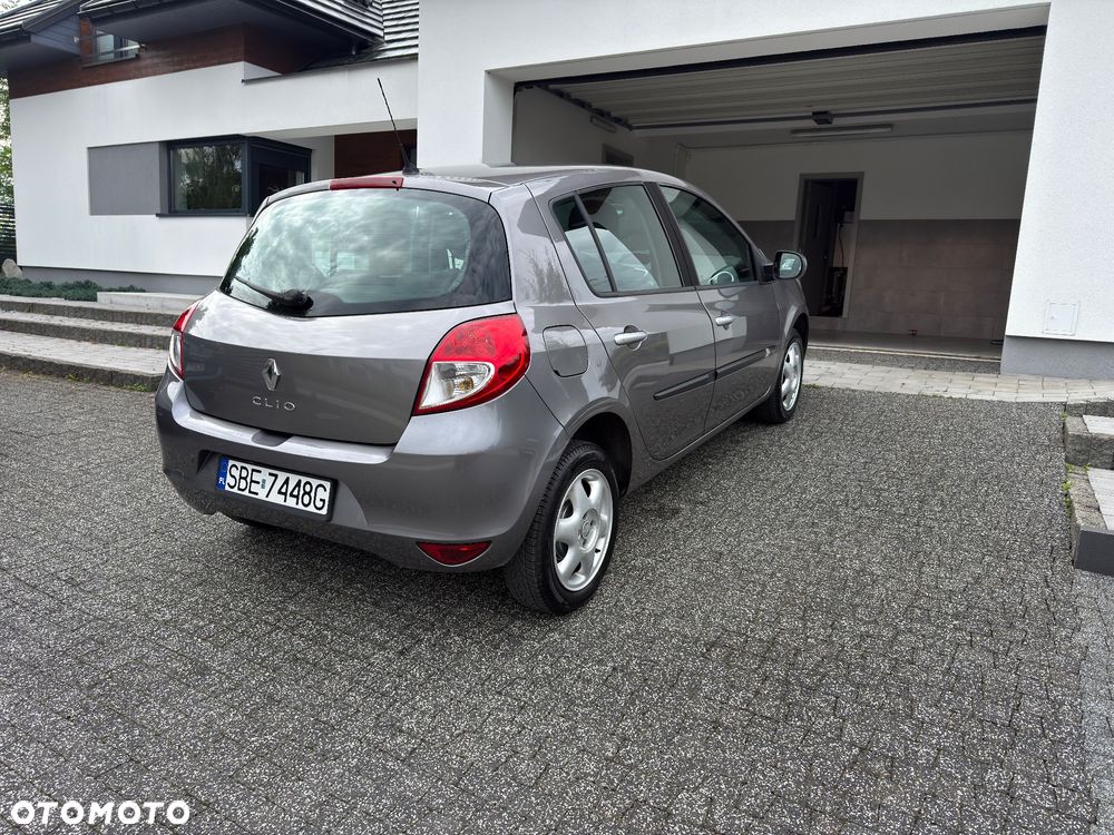 Renault Clio 1.2 16V All Inclusive - 1