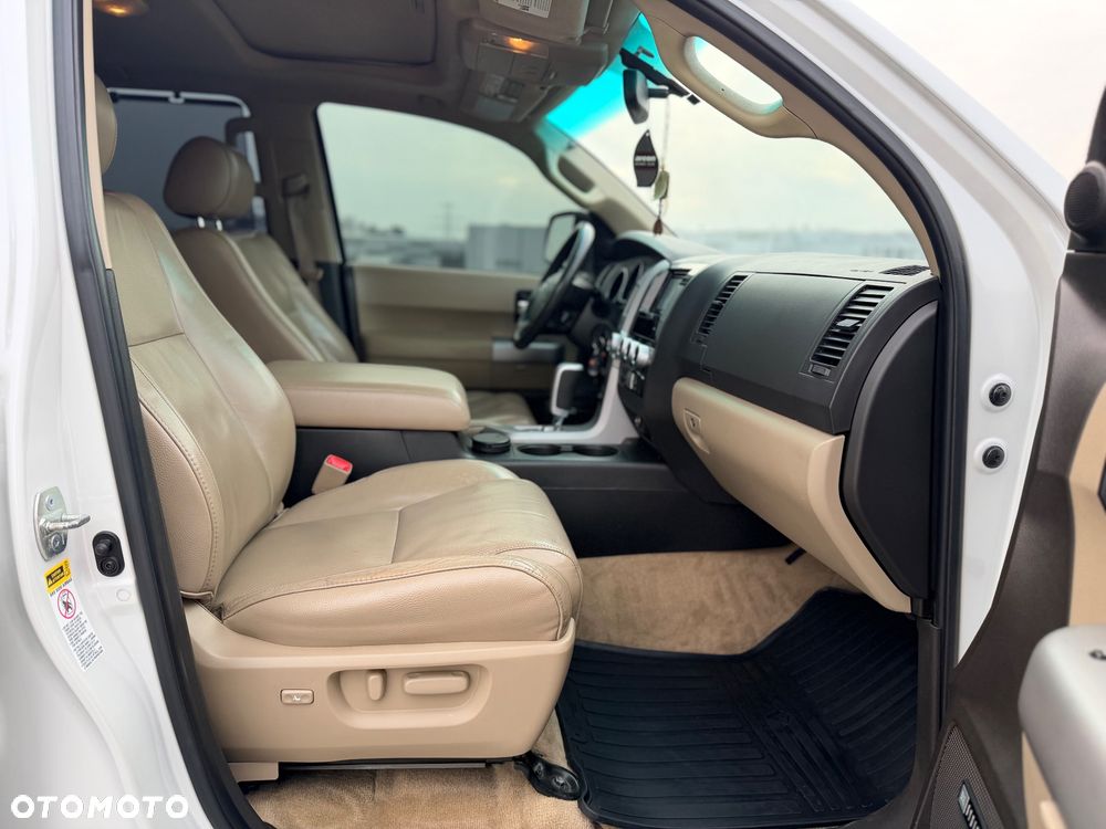 Toyota Sequoia - 28