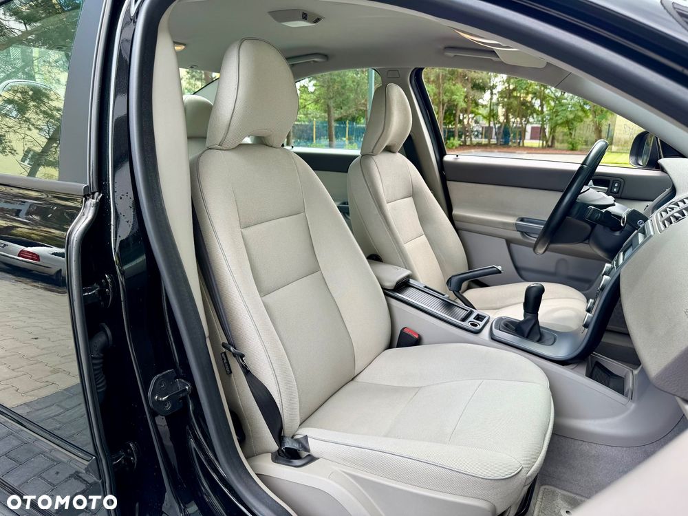 Volvo S40 2.0 - 10
