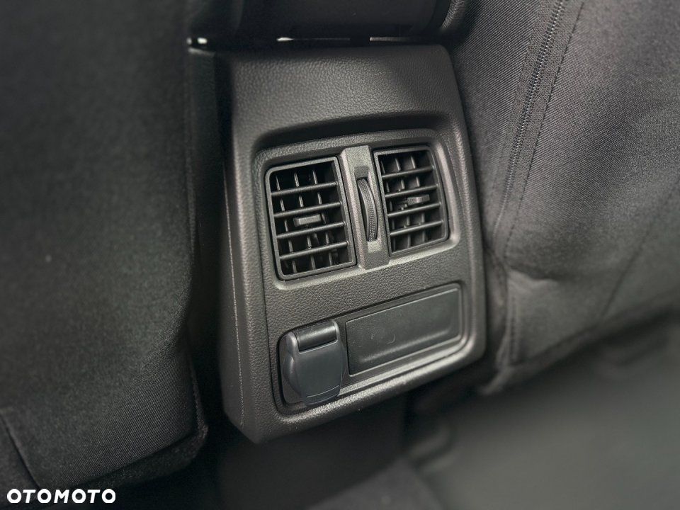 Mitsubishi ASX - 10
