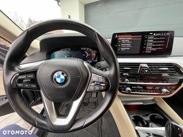 BMW Seria 5 520d xDrive - 12